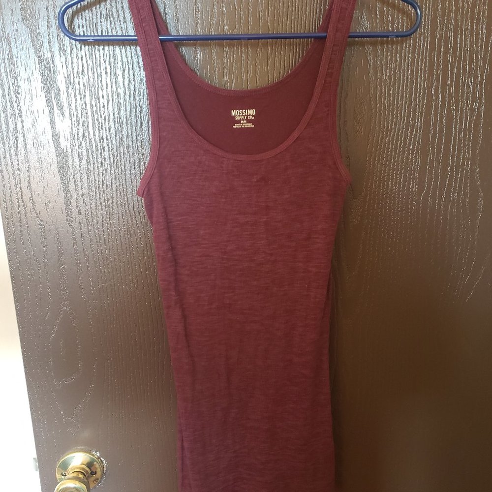 Basic heathered burgundy ribbed tank top
